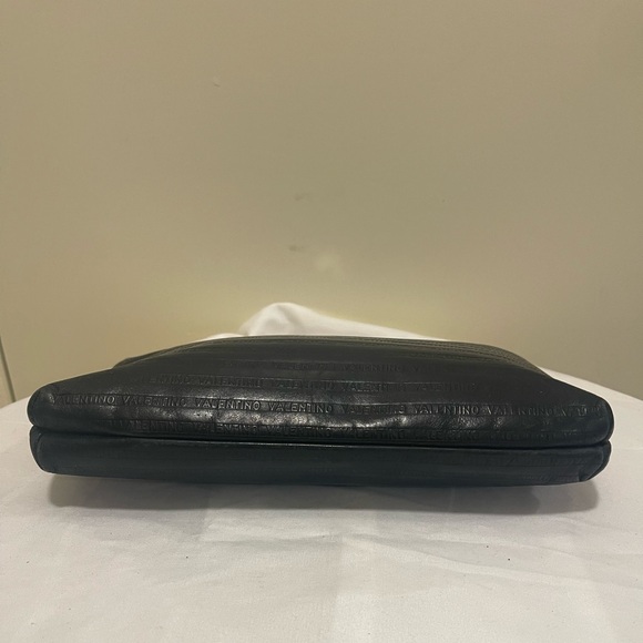 Vintage 70’s-80’s Mario Valentino Black leather all over signature Clutch Bag - Picture 4 of 7